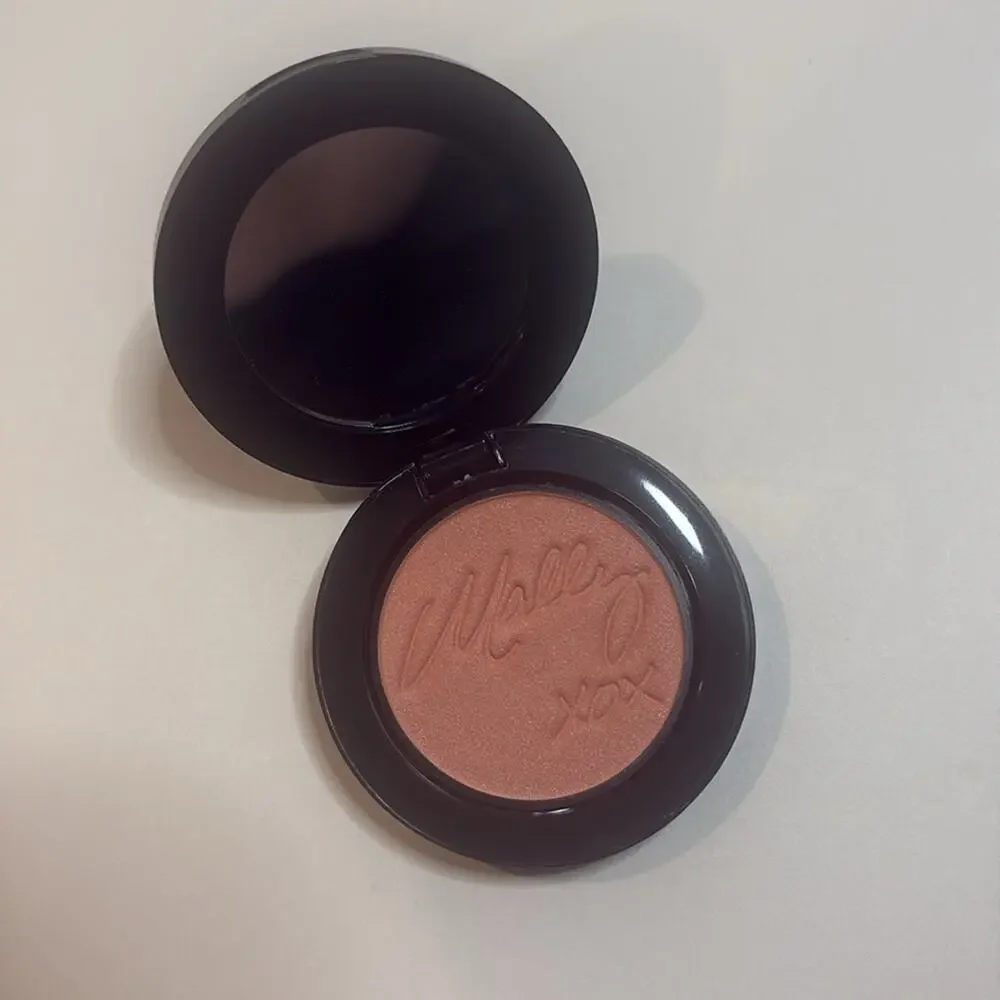 New mally effortlessly airbrushed blush in shade perfect peach